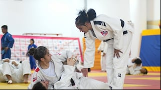 Multicampeona Onix Cortés participa en campo de entrenamiento antes del inicio del Mundial