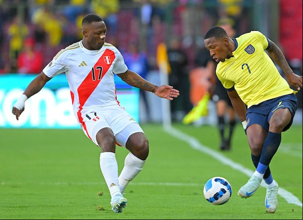 Luis Advíncula suma seis partidos en estas Eliminatorias, cinco como titular. (AFP)