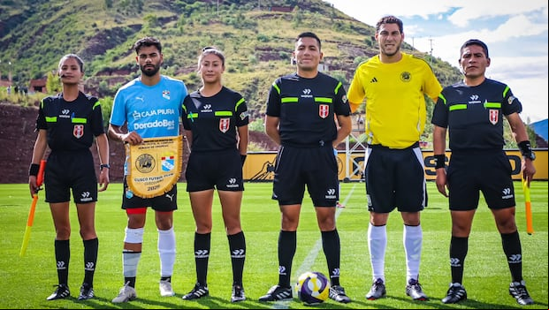 Leandro Sosa y Marco Saravia actuaron como capitanes en ambas escuadras. (Foto: Cusco FC)