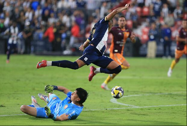 Kevin Quevedo no pudo evitar el o con Franco Saravia. (Foto: GEC)