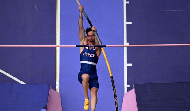 Anthony Ammirati fue eliminado en salto con pértiga en París 2024, pero recibió una inusual oferta laboral. (AP)