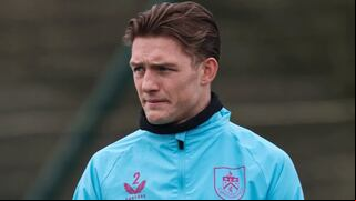 ¿Debutará este sábado? DT del Burnley aclaró la situación de Oliver Sonne
