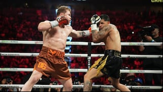 Canelo Álvarez derrotó a Edgar Berlanga: el mexicano retiene los títulos supermedianos