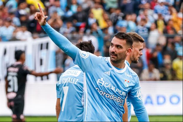 Martín Cauteruccio marcó tres goles en la victoria de Cristal sobre Mannucci.