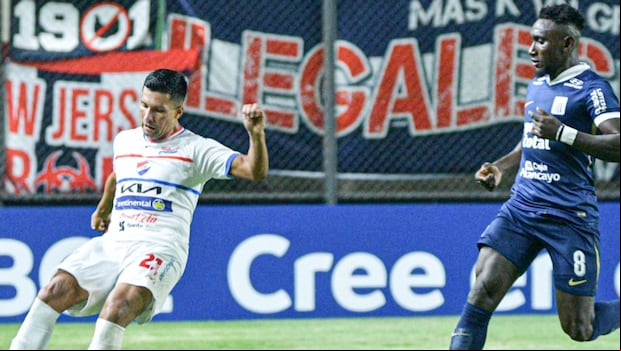 Eryc Castillo completó los 90 minutos en Copa Libertadores con una tarjeta amarilla. (Foto: CONMEBOL)