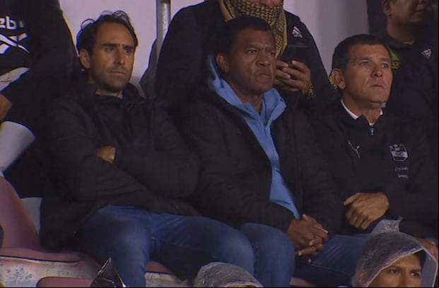 El presidente de Sporting Cristal, el asesor y vocero institucional del club y el director deportivo del equipo observando uno de los encuentros del conjunto celeste. (FOTO: L1 MAX).