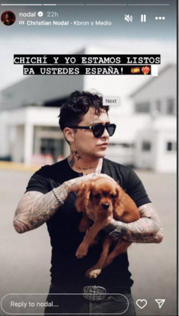 El cantante mexicano junto a su mascota Chichí (Foto: Christian Nodal / Instagram)