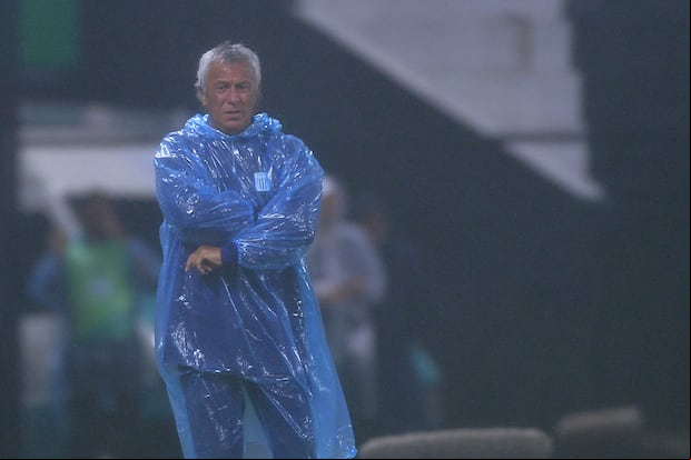Néstor Gorosito viene ultimando detalles para reforzar el equipo de cara a la Copa Sudamericana. (Foto: Daniel Duarte / AFP)