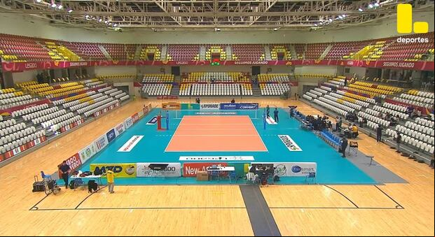Así lucía el Coliseo al momento que debía iniciar la fecha 1 de la Liga de Vóley. (Foto: Latina)