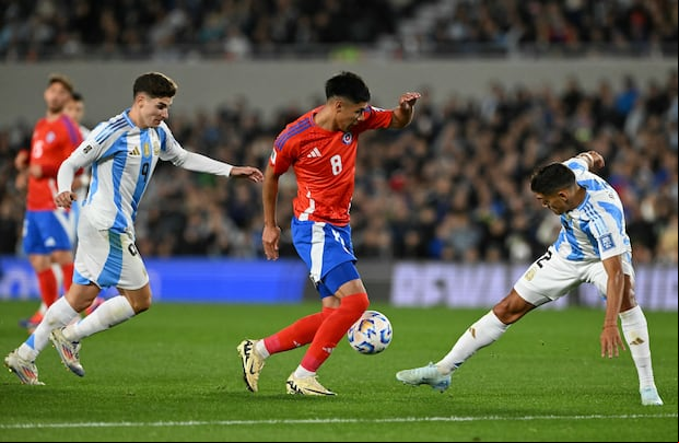 Chile y Argentina juegan en el Estadio Nacional de Santiago este jueves 5 de junio, por las Eliminatorias 2026. (Foto: AFP)